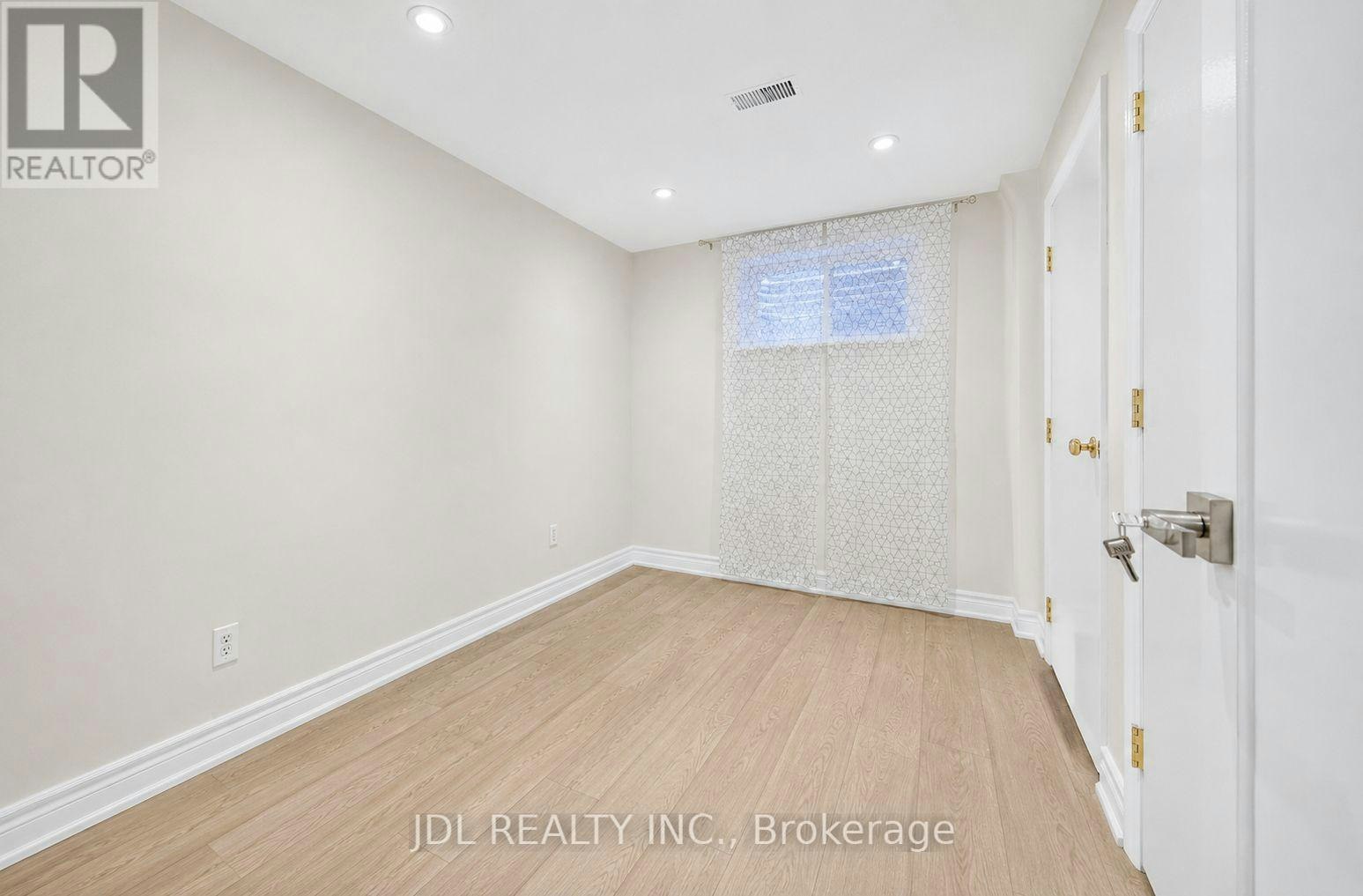 BSMT-6 Willowgate Drive, Markham, ON, L3P 1G2 - 4