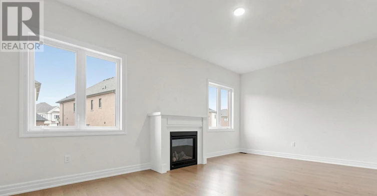 10 Max Bulmer Court, Georgina, ON, L3X 3J9 - 3