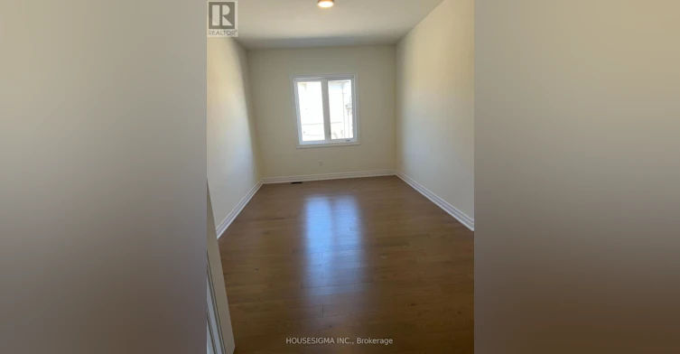 10 Max Bulmer Court, Georgina, ON, L3X 3J9 - 3