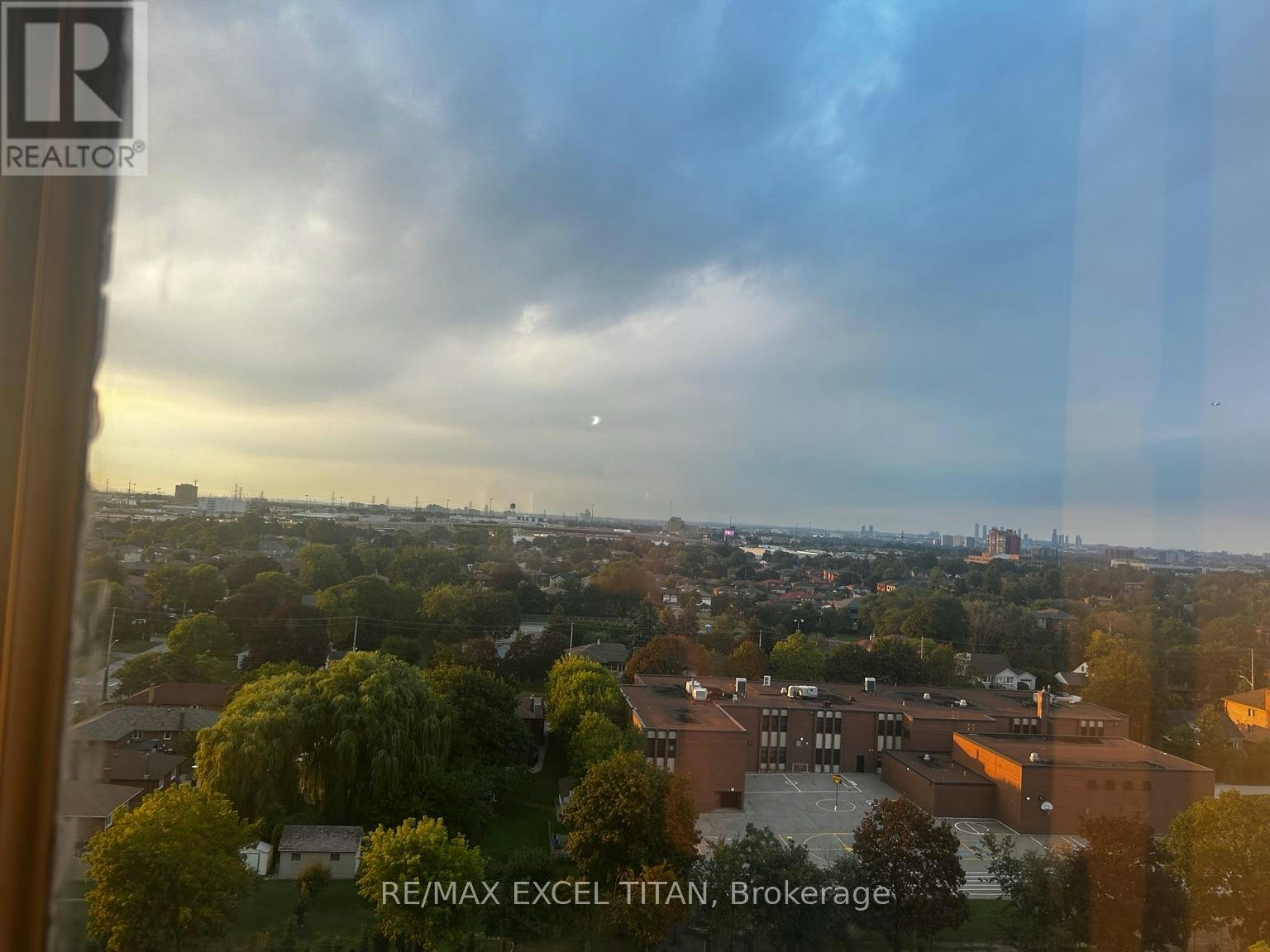 1204-340 Dixon Road, Toronto, ON, M9R 1T1 - 5