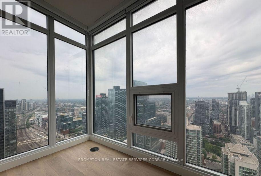 5111-1 Concord Cityplace Way, Toronto, ON, M5V 0X3 - 3