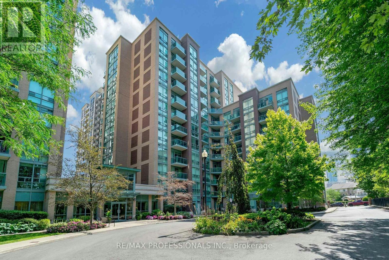 402-9 Michael Power Place, Toronto, ON, M9A 0A5