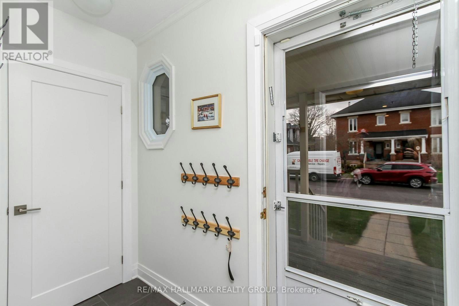 220 Cowley Avenue, Ottawa, ON, K1Y 0G9 - 2