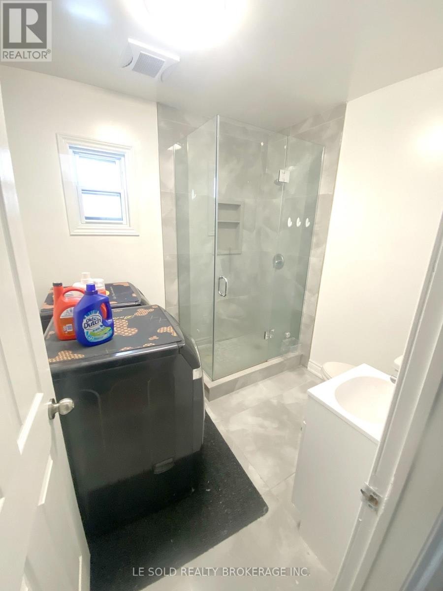 ROOM 201-81 Hallam Street, Toronto, ON, M6H 1W7 - 9