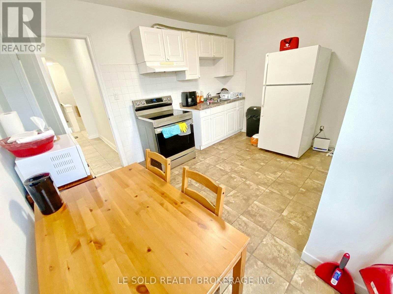 ROOM 201-81 Hallam Street, Toronto, ON, M6H 1W7 - 5