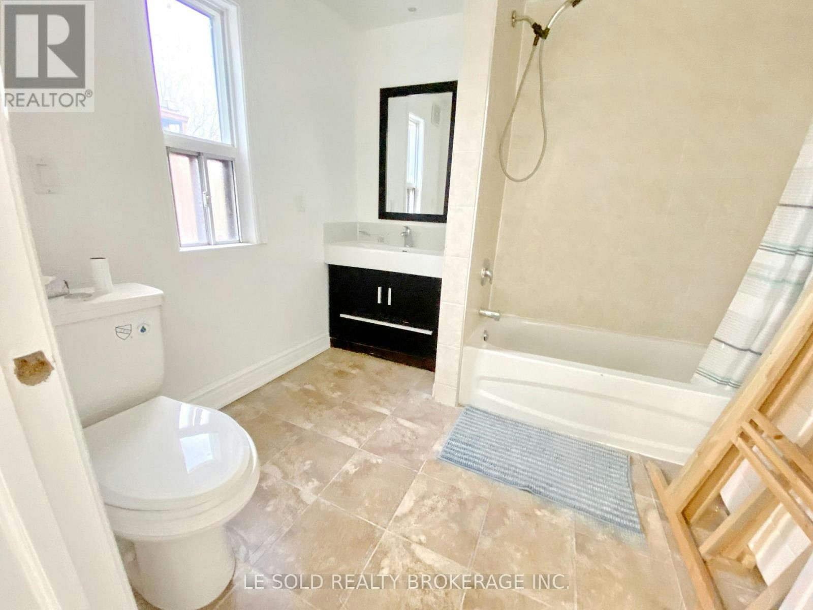 ROOM 201-81 Hallam Street, Toronto, ON, M6H 1W7 - 8