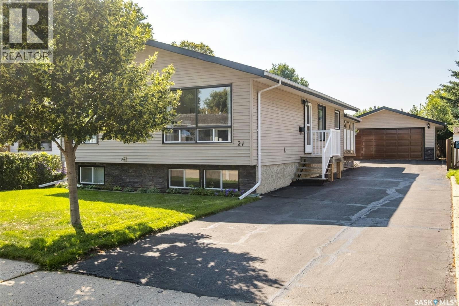 21 Plaxton Place, Prince Albert, SK, S6V 6N6