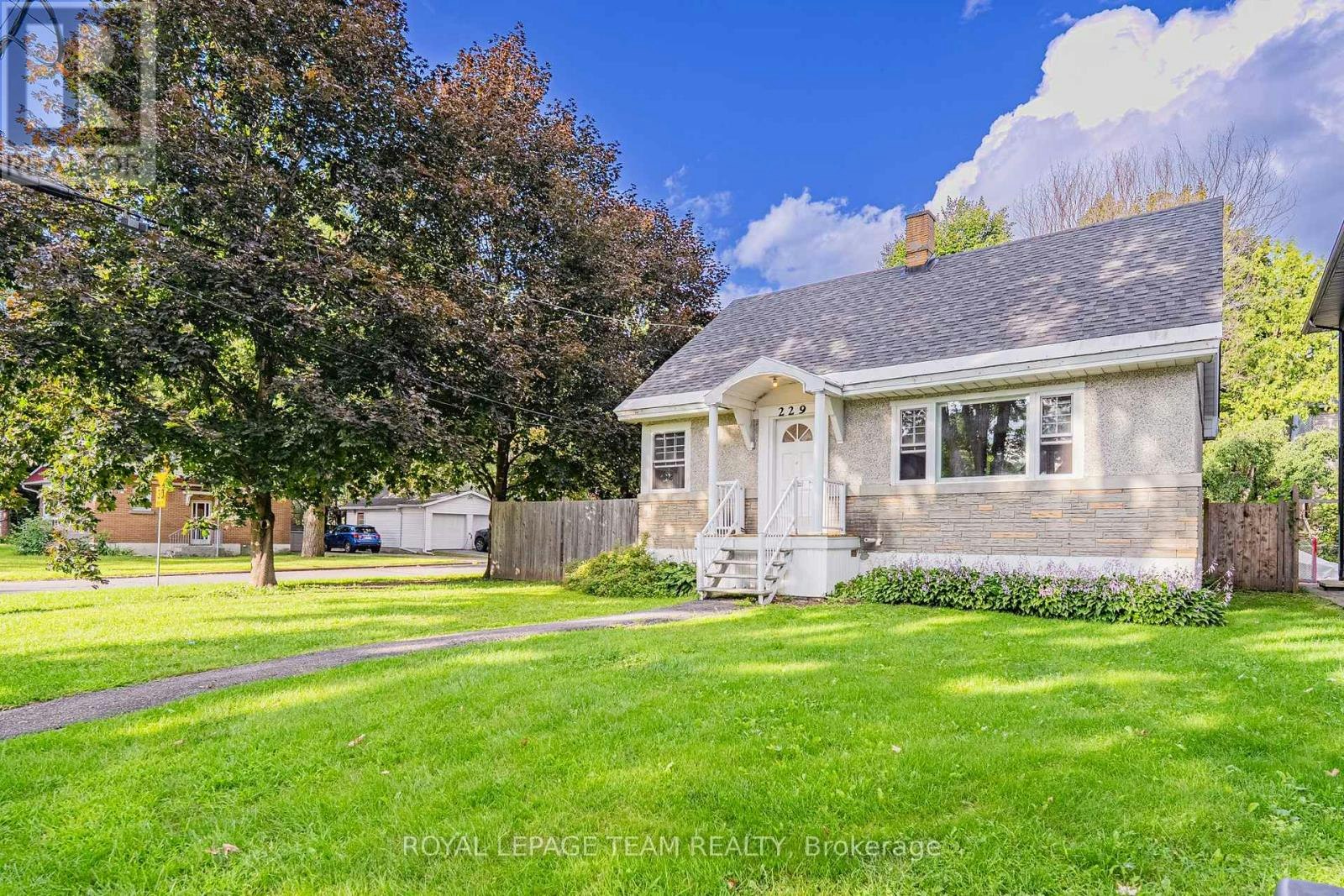 229 Daniel Avenue, Ottawa, ON, K1Y 0C7 - 2