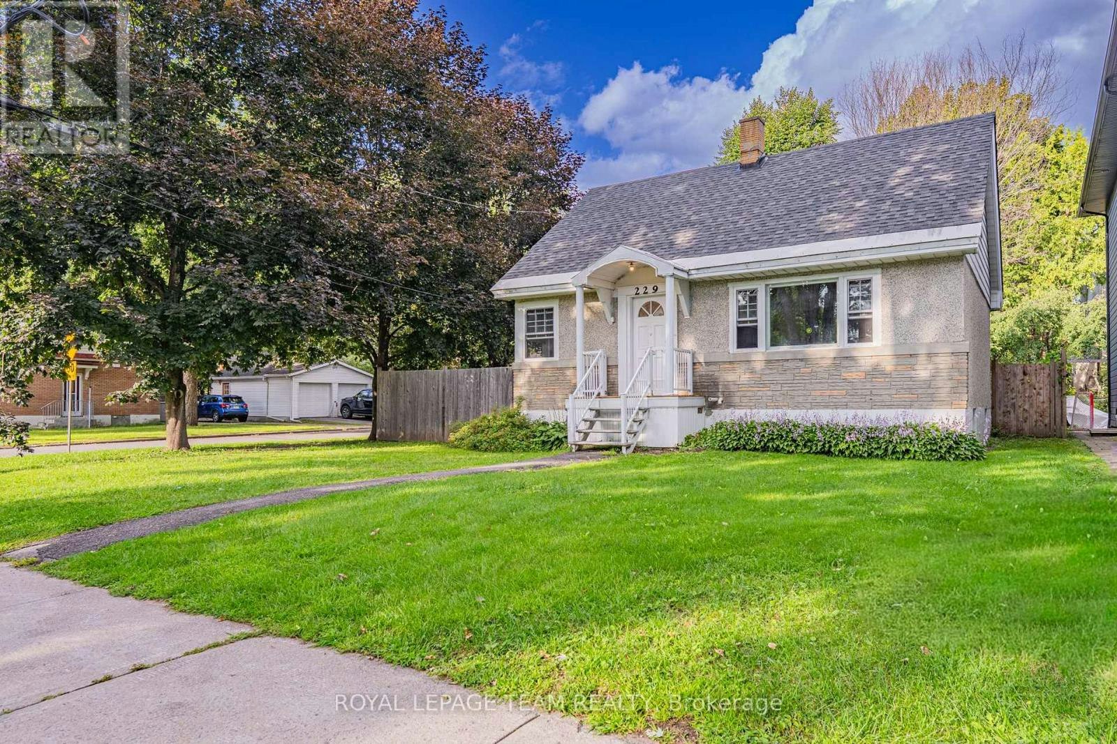 229 Daniel Avenue, Ottawa, ON, K1Y 0C7 - 3