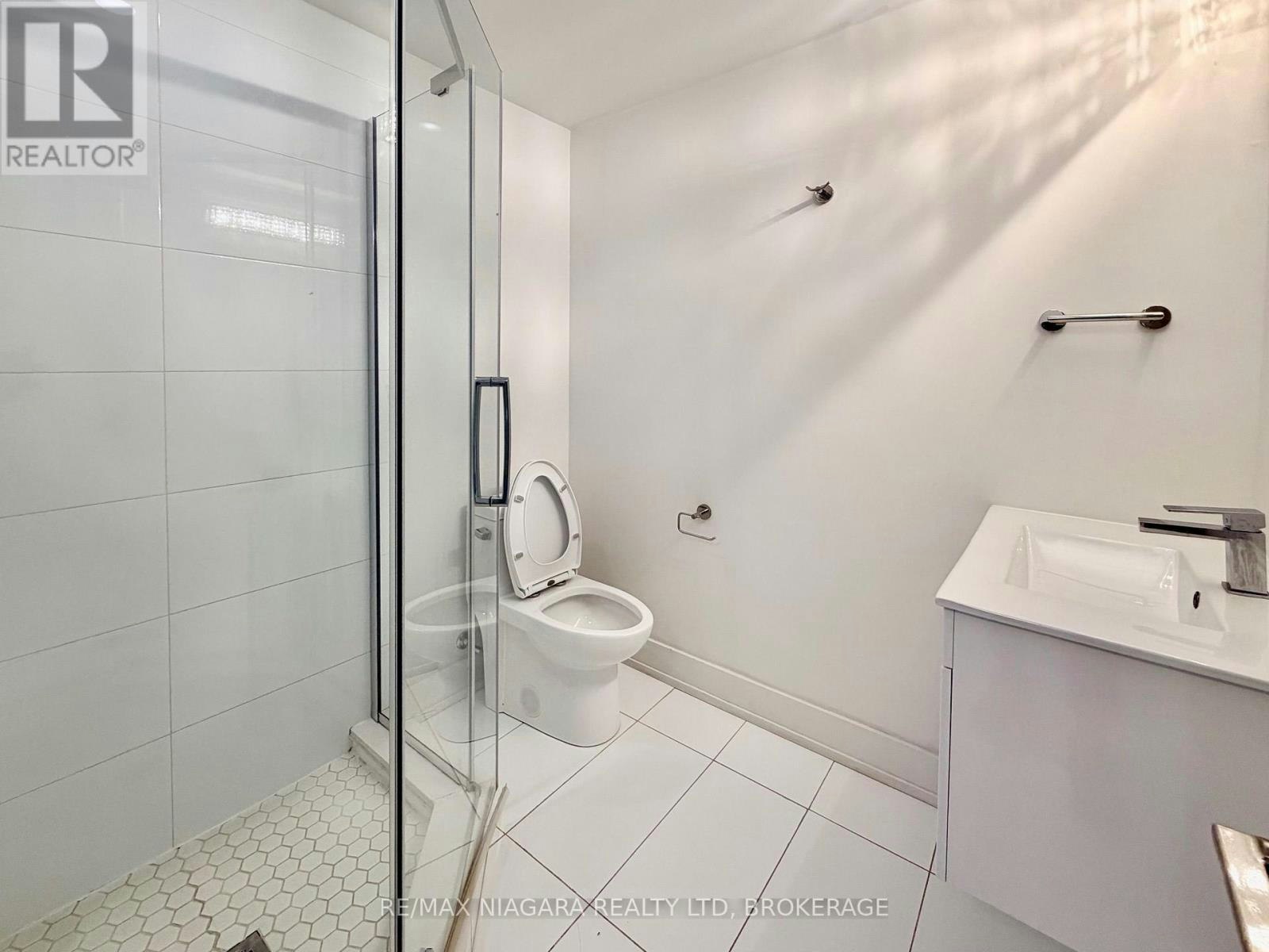 6065 Mcleod Road, Niagara Falls, ON, L2G 0Z7 - 8