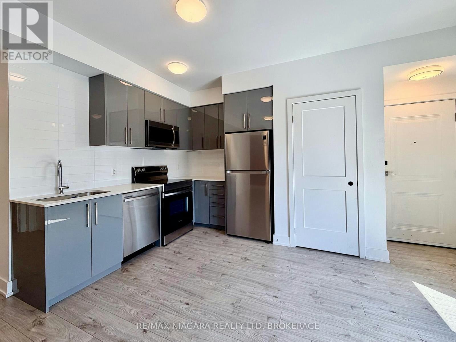 6065 Mcleod Road, Niagara Falls, ON, L2G 0Z7 - 4