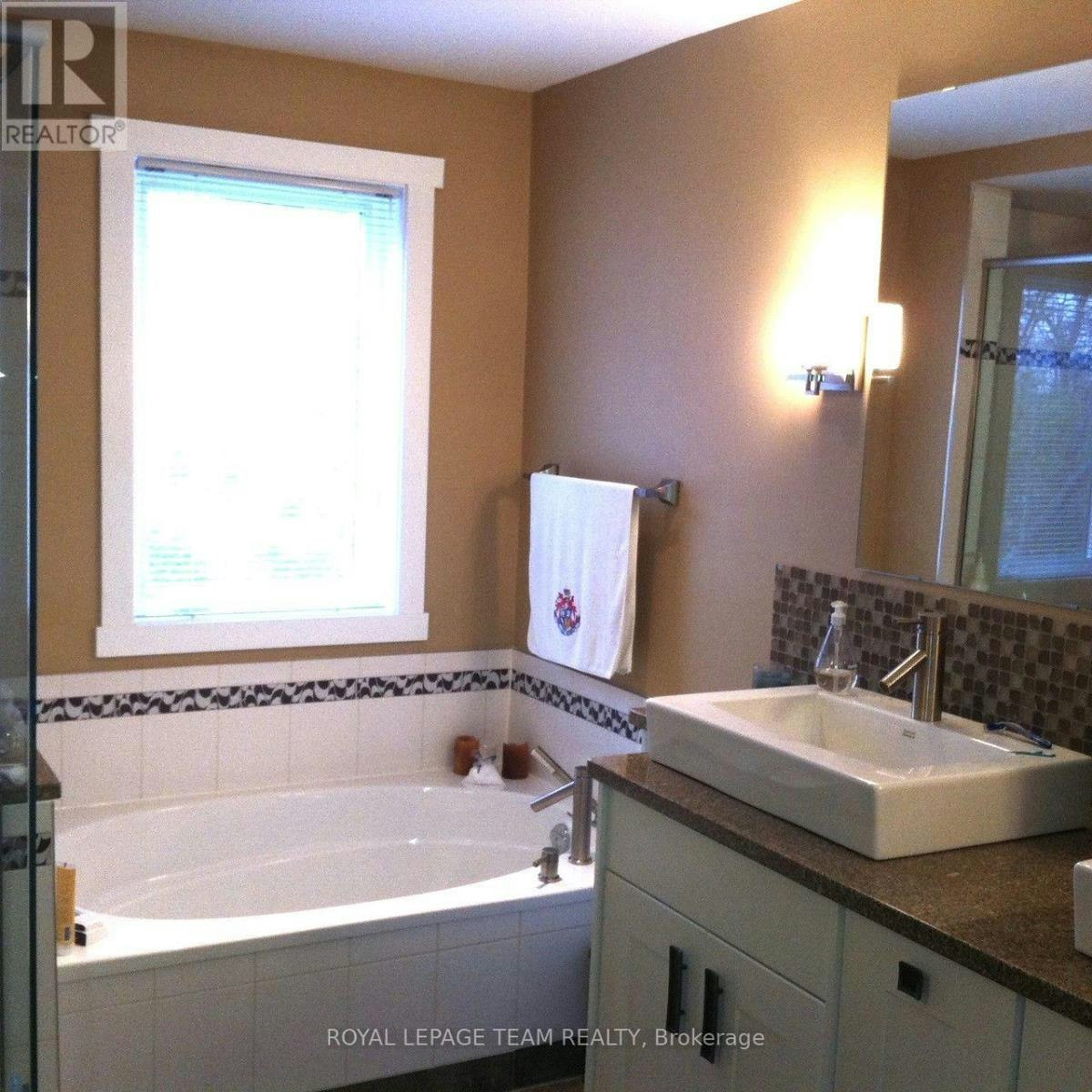 291 Ferndale Avenue, Ottawa, ON, K1Z 6P9 - 10