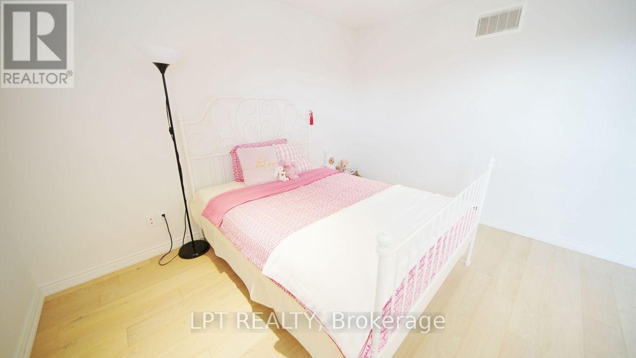 37 Laser Court, Richmond Hill, ON, L4B 1S1 - 16