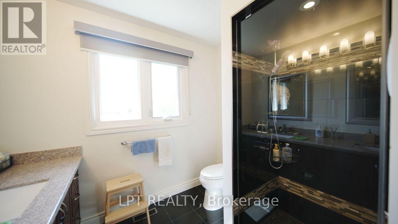 37 Laser Court, Richmond Hill, ON, L4B 1S1 - 15