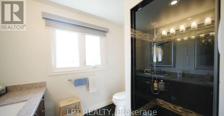 37 Laser Court, Richmond Hill, ON, L4B 1S1 - 15