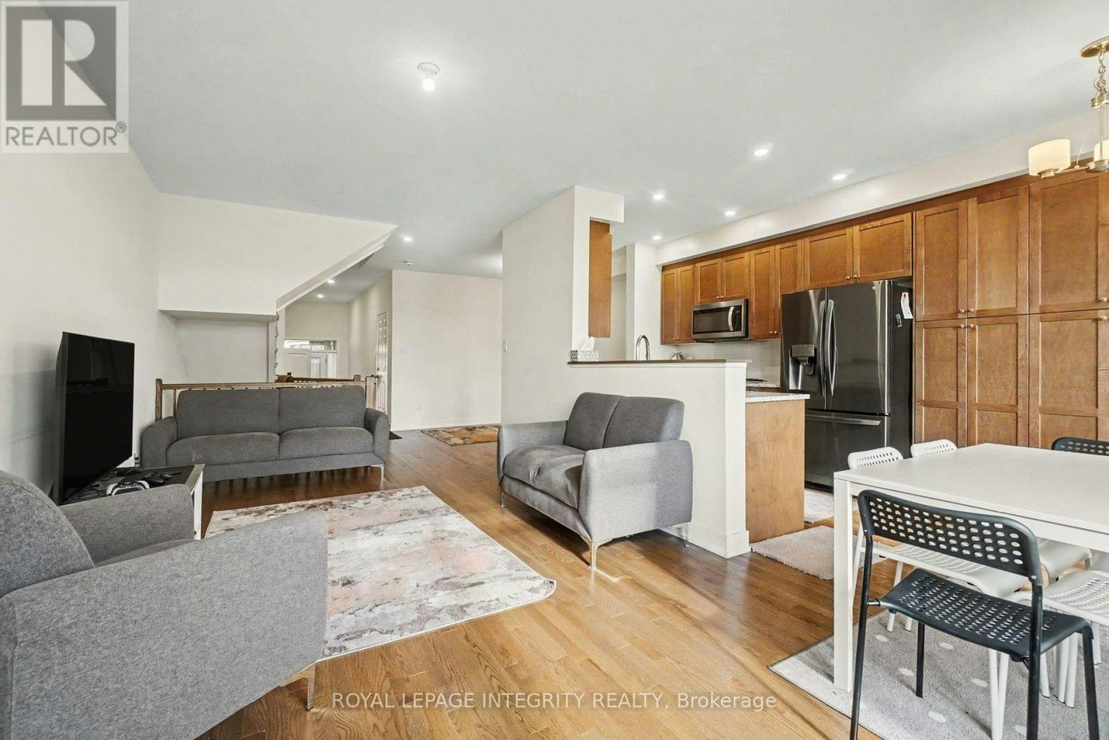 226 Monticello Avenue, Ottawa, ON, K2S 2R7 - 4