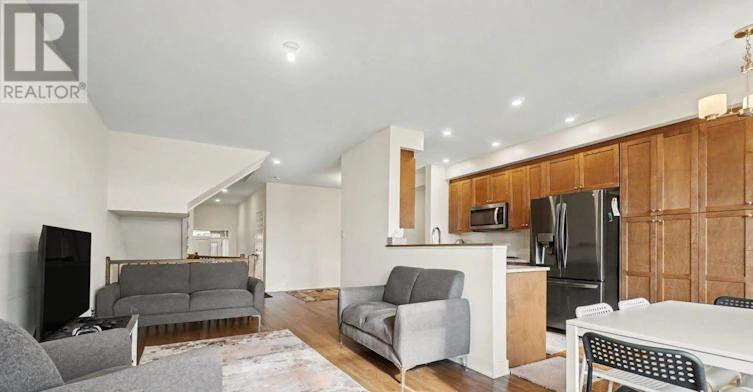226 Monticello Avenue, Ottawa, ON, K2S 2R7 - 4