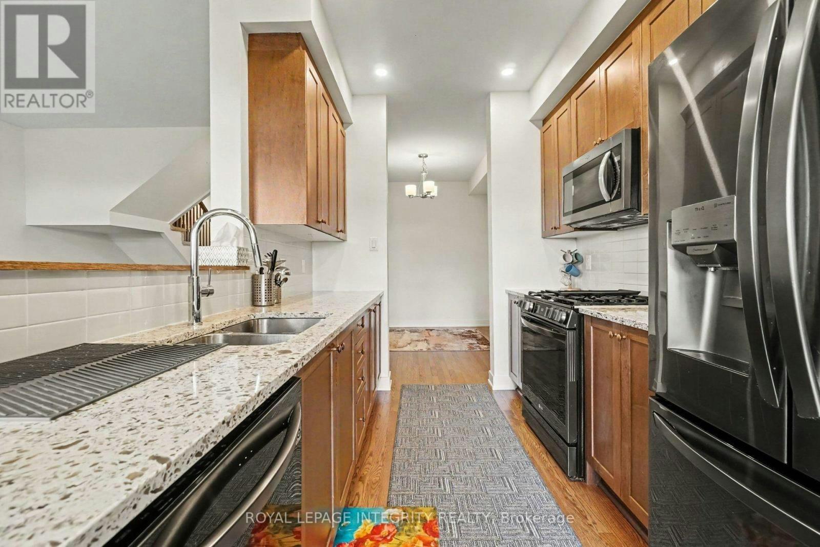 226 Monticello Avenue, Ottawa, ON, K2S 2R7 - 11