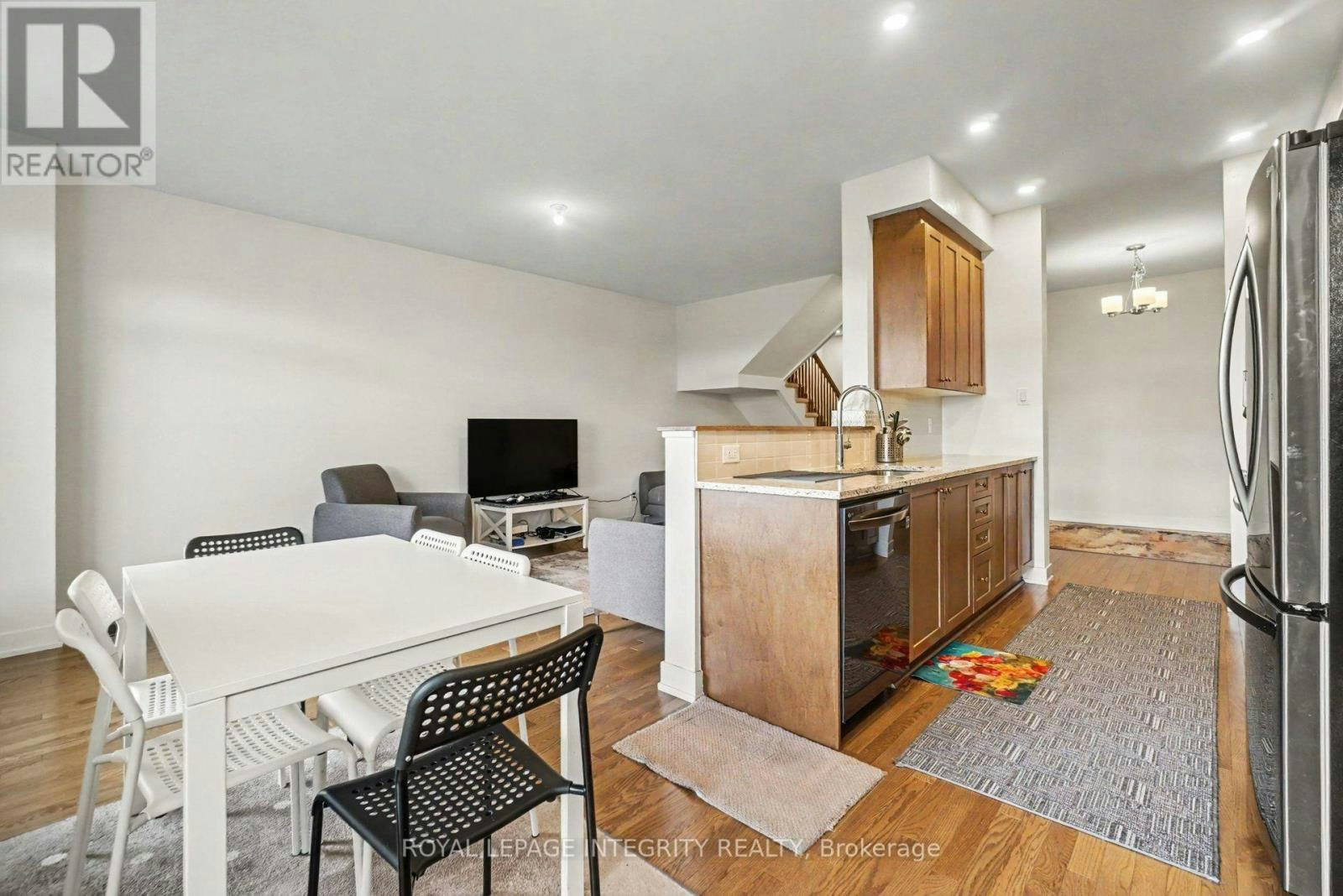 226 Monticello Avenue, Ottawa, ON, K2S 2R7 - 9