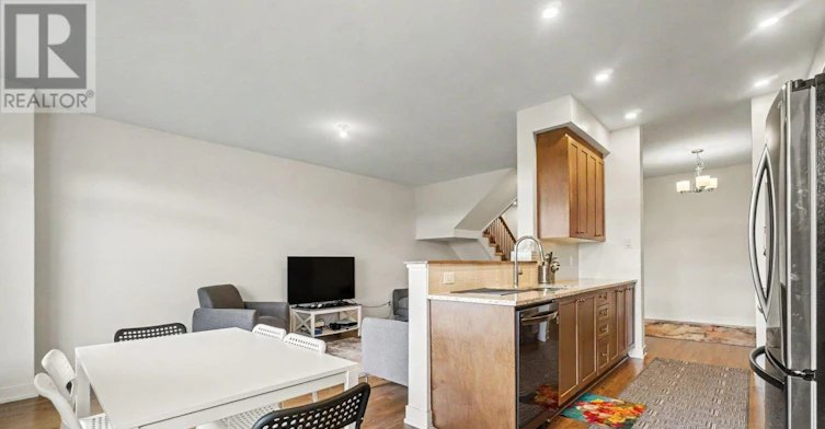 226 Monticello Avenue, Ottawa, ON, K2S 2R7 - 9