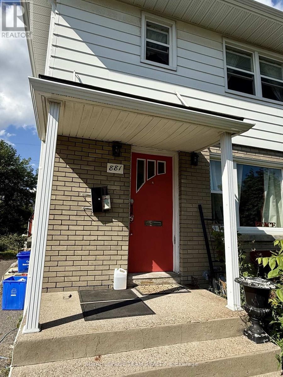 881 Smyth Road, Ottawa, ON, K1G 1P4