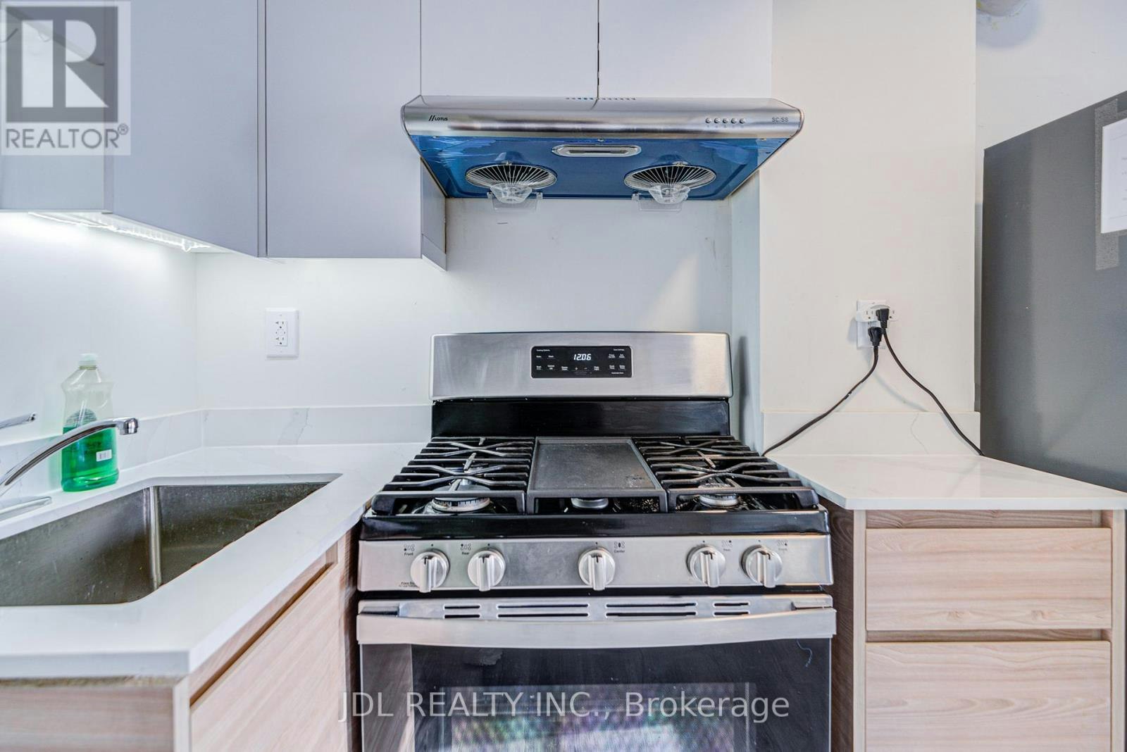 6-5 Sorauren Avenue, Toronto, ON, M6R 2C6 - 16