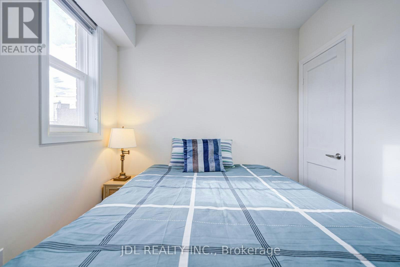 6-5 Sorauren Avenue, Toronto, ON, M6R 2C6 - 10