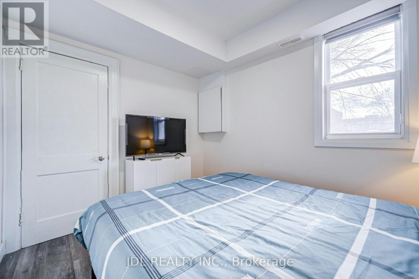 6-5 Sorauren Avenue, Toronto, ON, M6R 2C6 - 12
