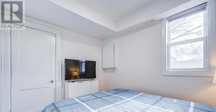 6-5 Sorauren Avenue, Toronto, ON, M6R 2C6 - 12