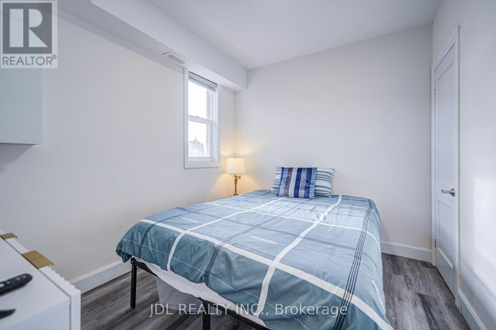 6-5 Sorauren Avenue, Toronto, ON, M6R 2C6 - 9