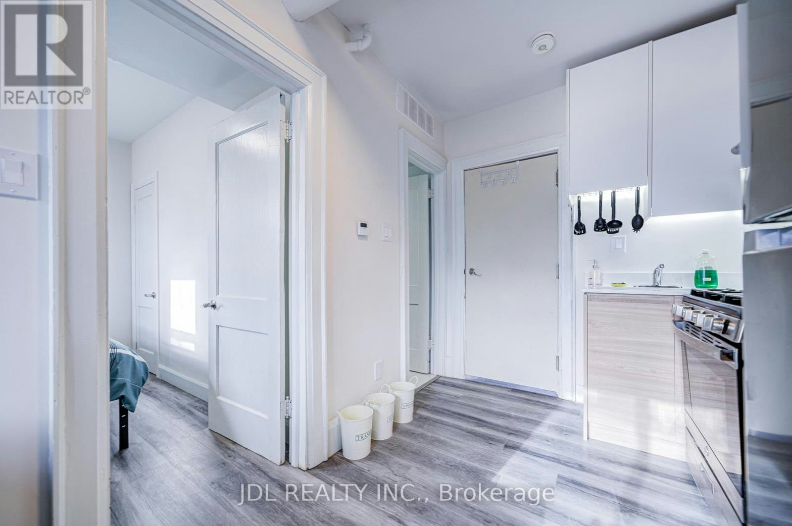 6-5 Sorauren Avenue, Toronto, ON, M6R 2C6 - 23
