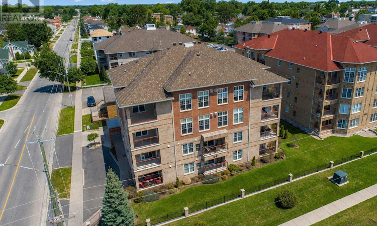 402-341 Water Street W