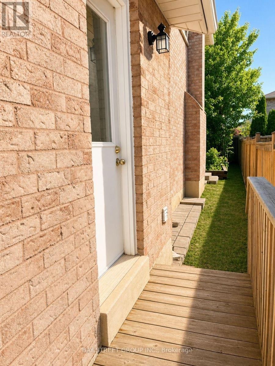 BSMT-21 Larratt Lane, Richmond Hill, ON, L4C 9J1 - 2