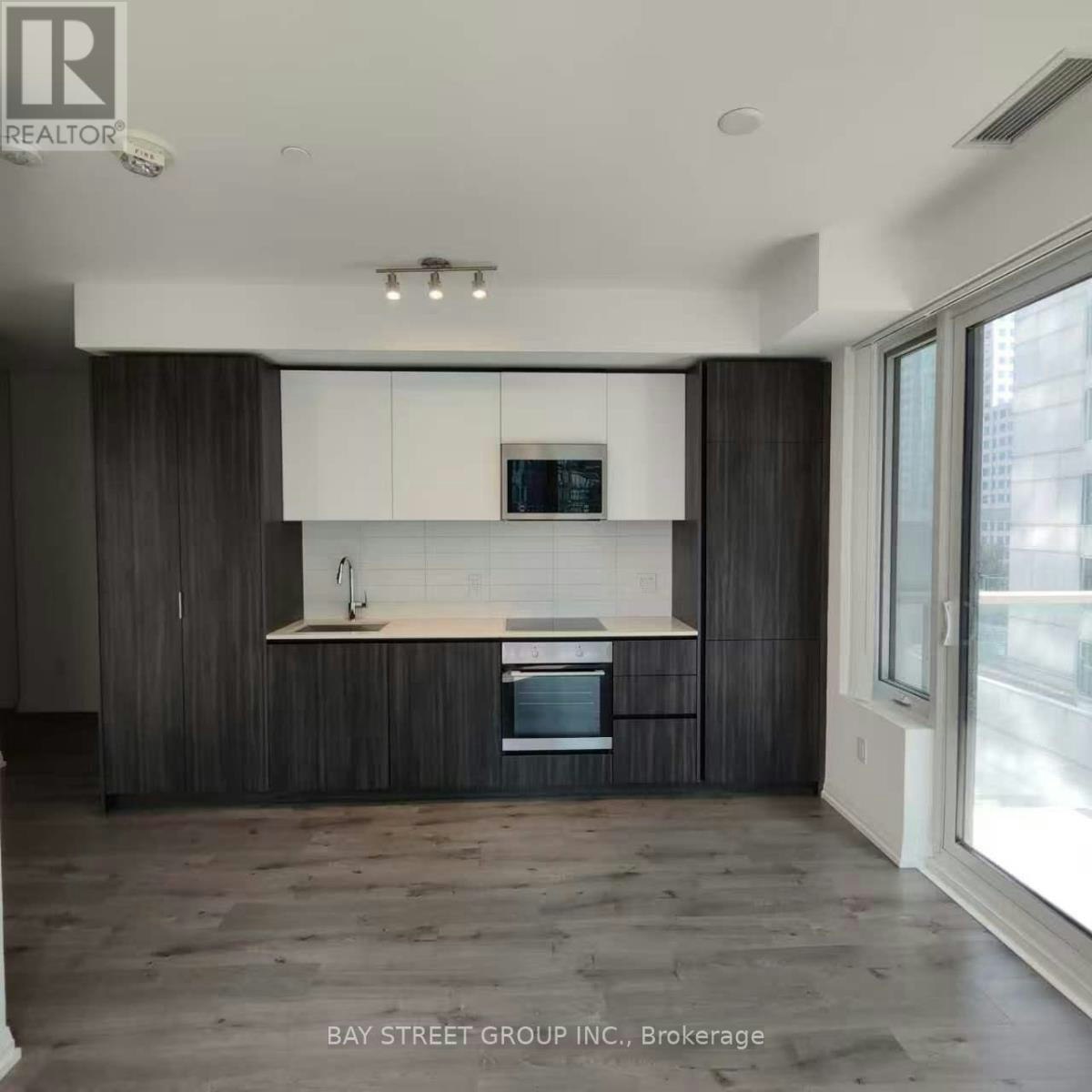 1612-8 Widmer Street, Toronto, ON, M5V 0W6 - 16