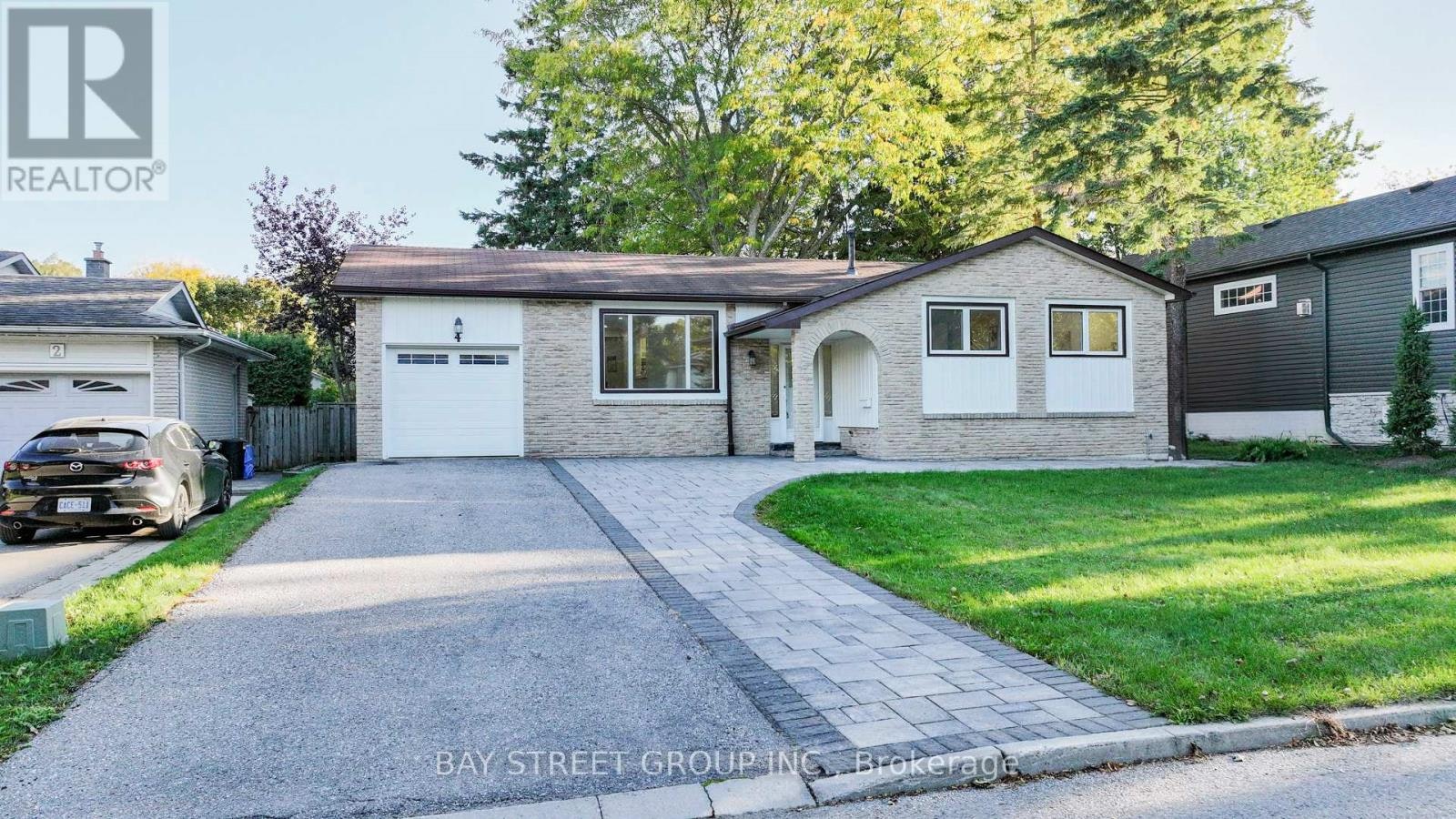 4 Sir Brandiles Place, Markham, ON, L3P 2Z5