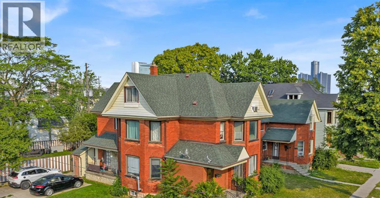 Upper-677 Marentette, Windsor, ON, N9A 1Z3