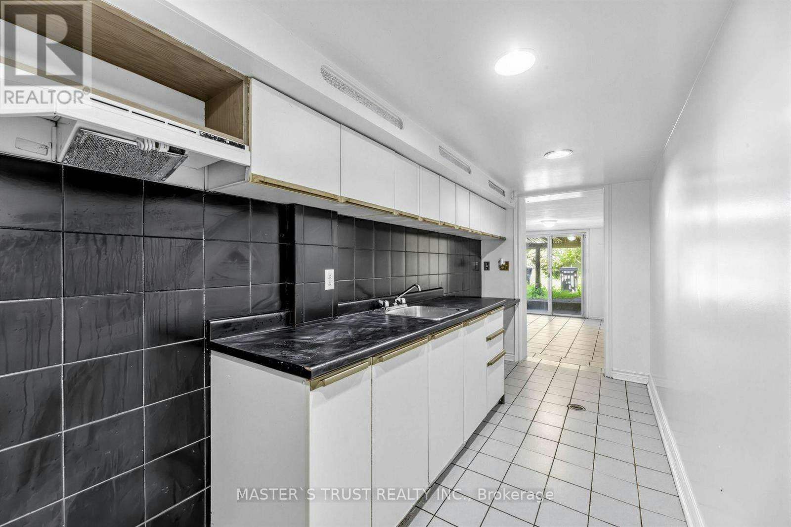 BSMT-140 Davisville Avenue, Toronto, ON, M4S 1E8 - 12