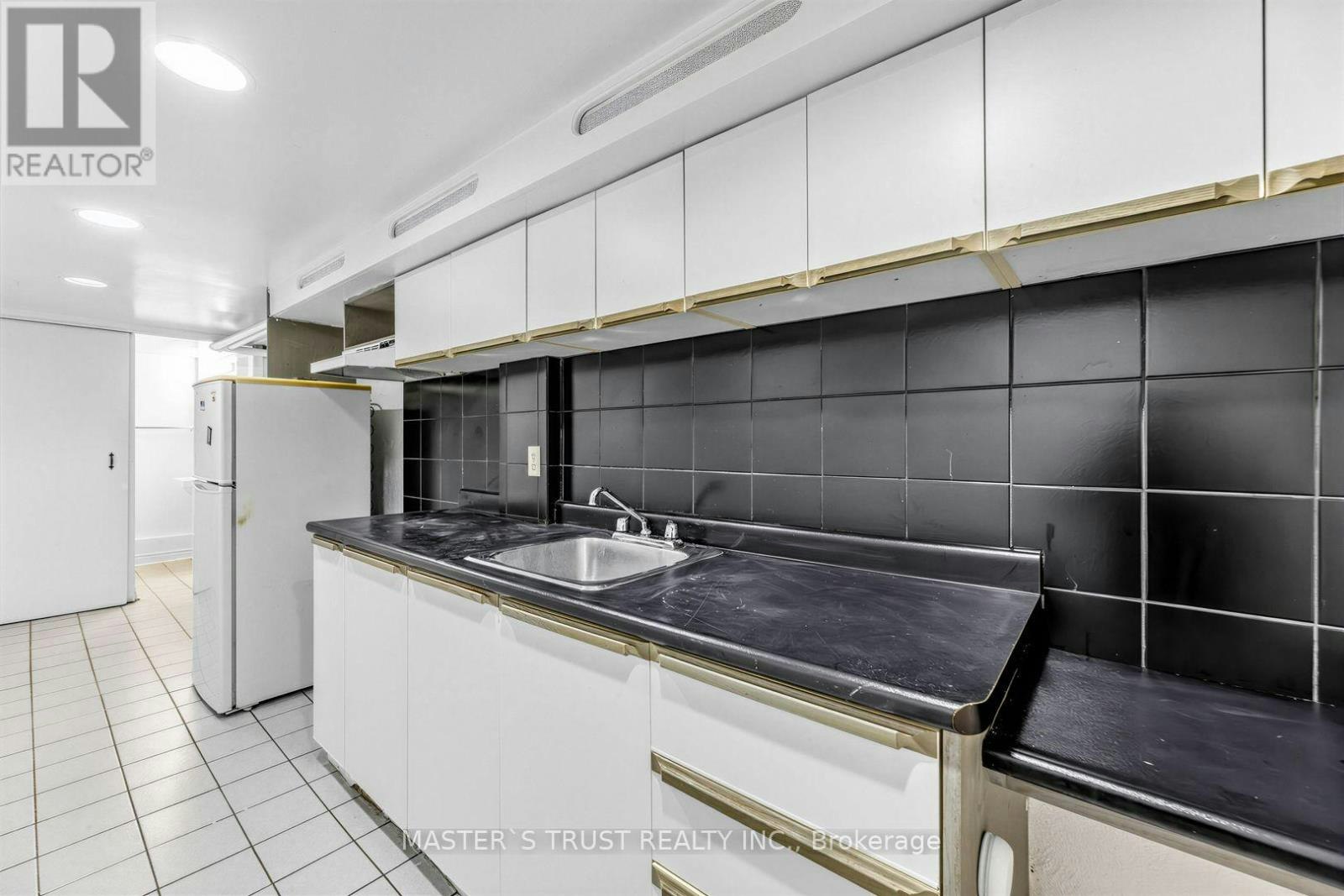 BSMT-140 Davisville Avenue, Toronto, ON, M4S 1E8 - 13