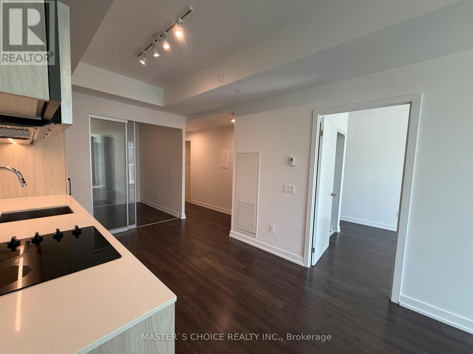 323-150 Logan Avenue, Toronto, ON, M4M 0E4 - 9