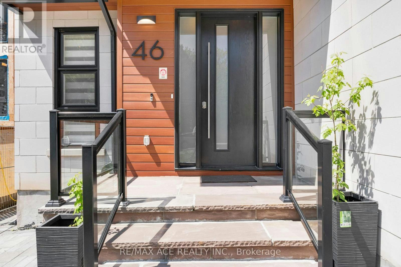 46 Sunnypoint Crescent, Toronto, ON, M1M 1B9 - 2