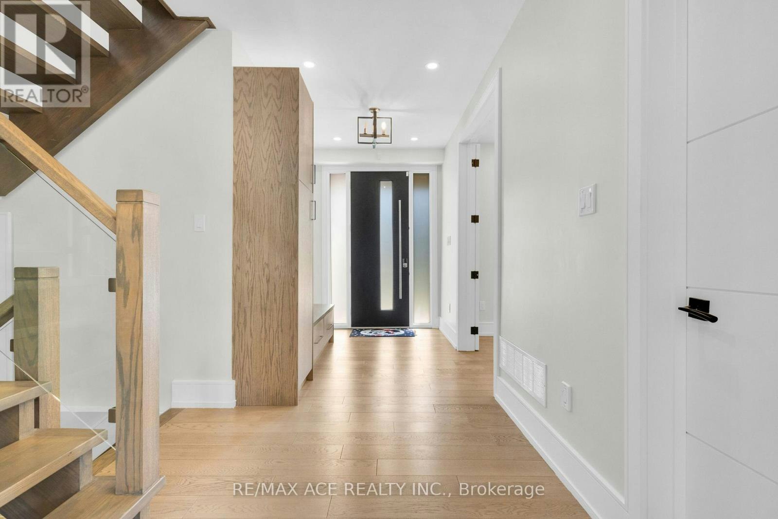46 Sunnypoint Crescent, Toronto, ON, M1M 1B9 - 3