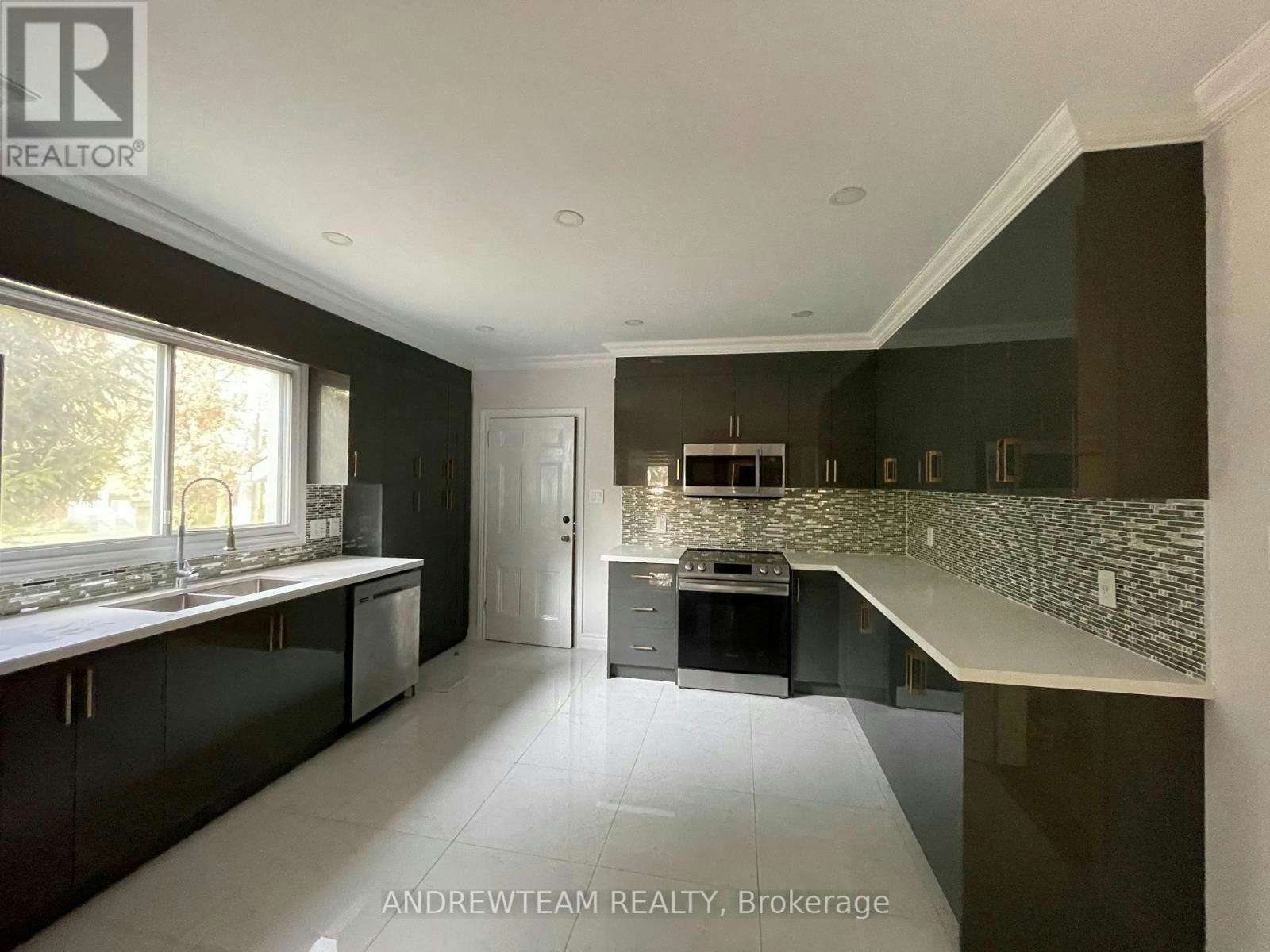 3 Church Street S, Richmond Hill, ON, L4C 1W1 - 2