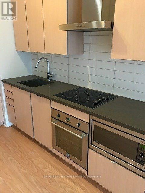 220-20 John Street, Toronto, ON, M5V 0G5 - 4