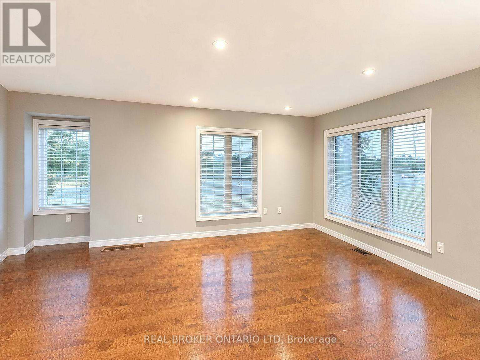 1054 Oakcrossing Gate, London, ON, N6H 0E9 - 4