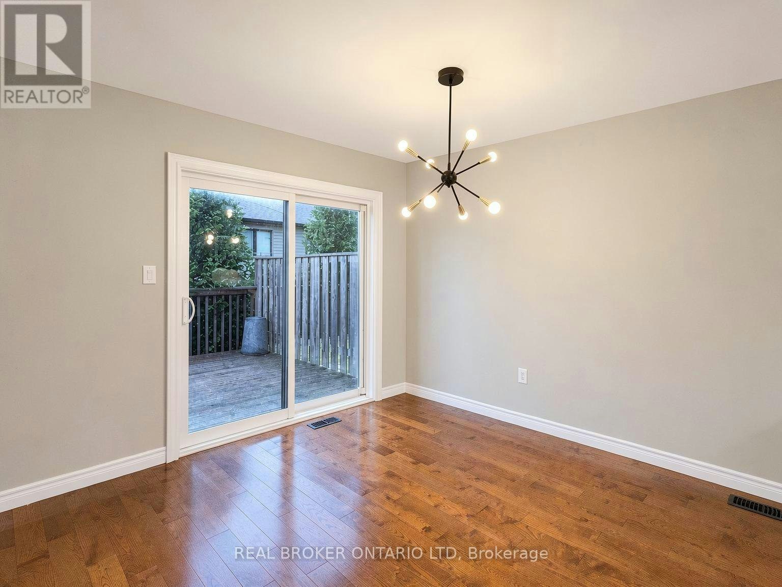 1054 Oakcrossing Gate, London, ON, N6H 0E9 - 10