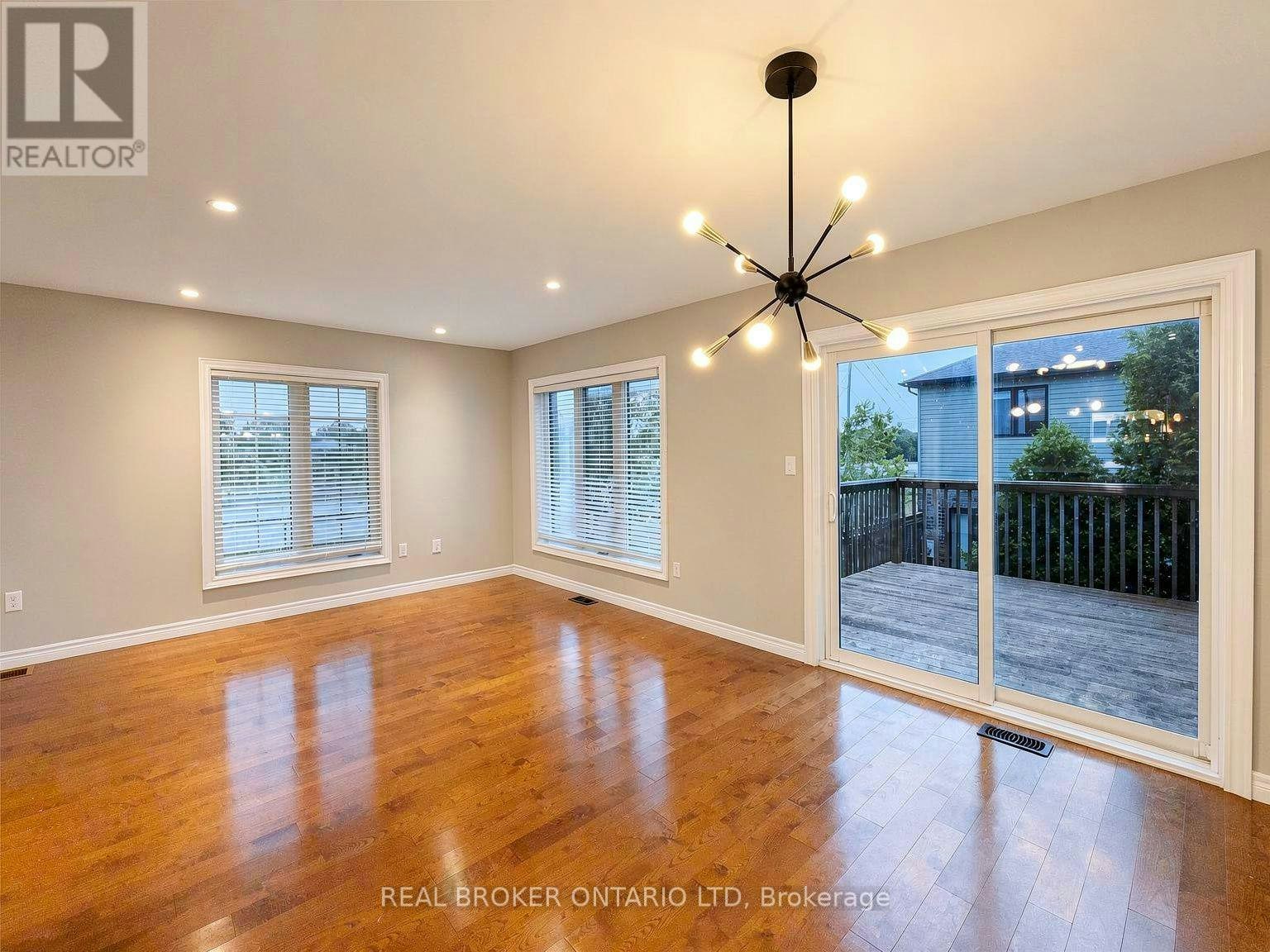 1054 Oakcrossing Gate, London, ON, N6H 0E9 - 11