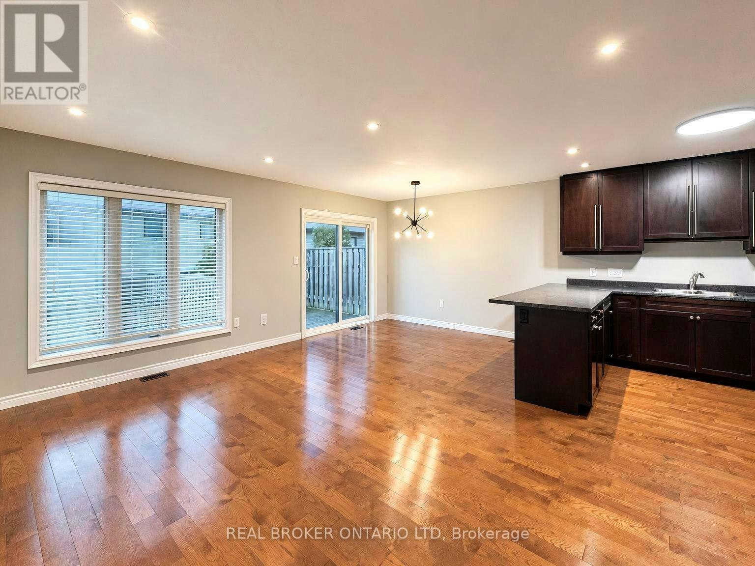 1054 Oakcrossing Gate, London, ON, N6H 0E9 - 6