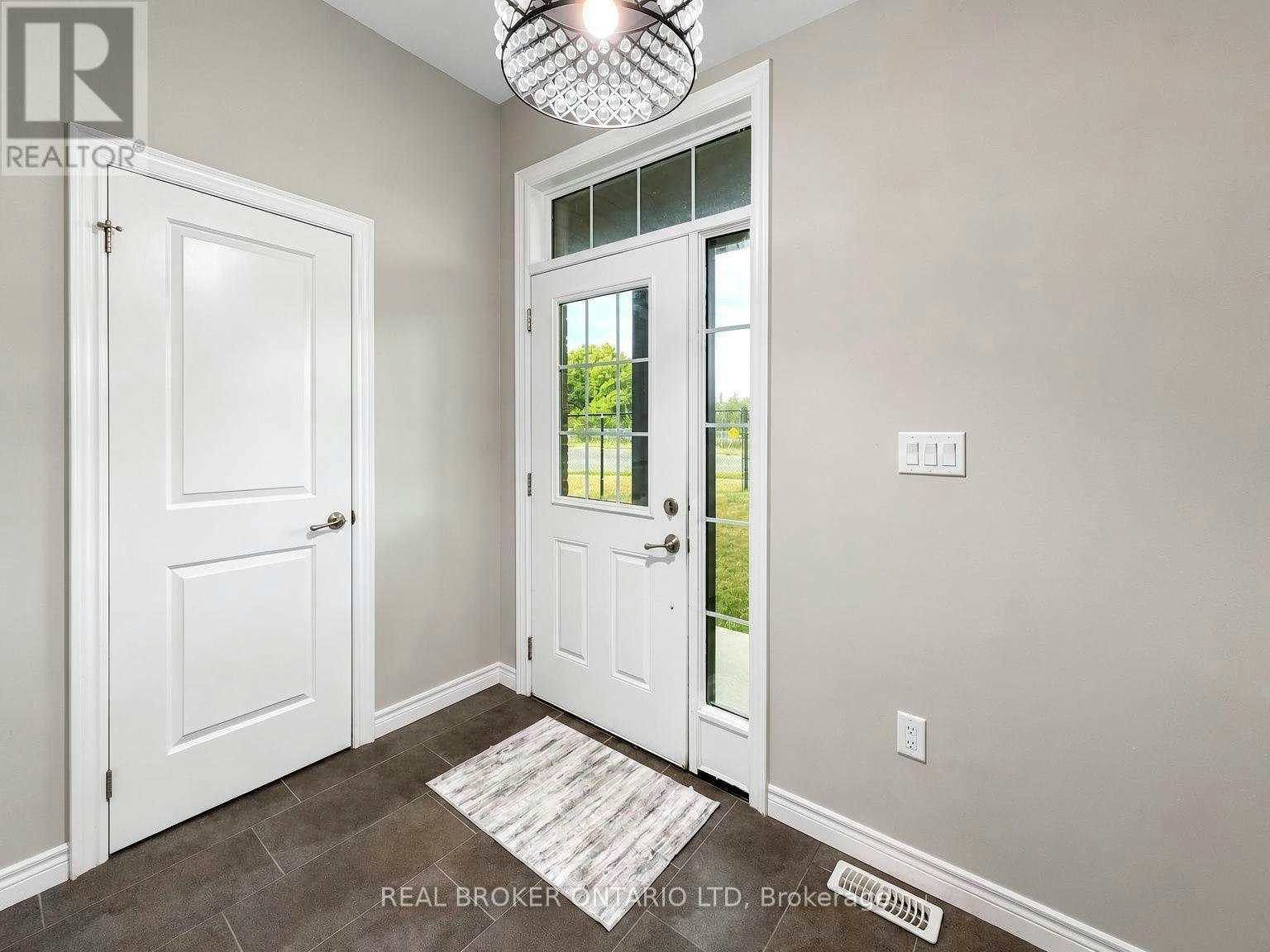 1054 Oakcrossing Gate, London, ON, N6H 0E9 - 3