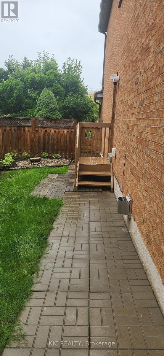618 Ponting Place, Newmarket, ON, L3X 1T4 - 2