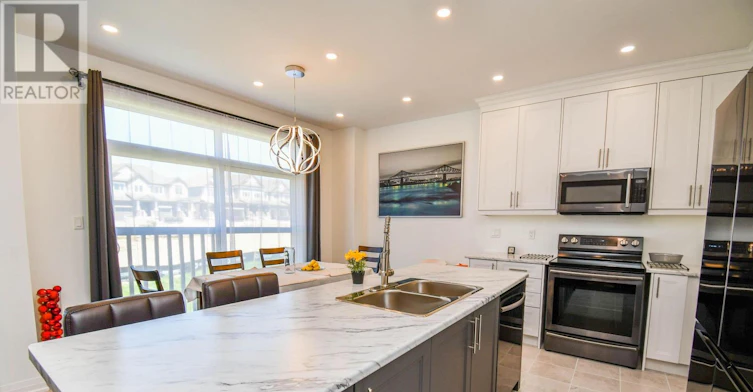 9 Copperhill Heights, Barrie, ON, L9S 0K6 - 13